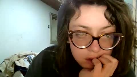 Snapshot of ezlngirl chatting on February 2025 04:07:01 AM Aimee online show from February 2025 04:07:01 AM