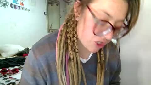 Snapshot of ezlngirl chatting on November 2025 04:58:02 AM Aimee online show from November 2025 04:58:02 AM