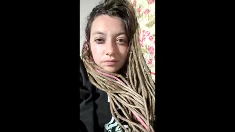 Snapshot of ezlngirl chatting on December 2025 05:23:01 AM Aimee online show from December 2025 05:23:01 AM