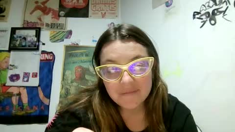 Snapshot of ezlngirl chatting on May 2026 06:09:02 AM Aimee online show from May 2026 06:09:02 AM