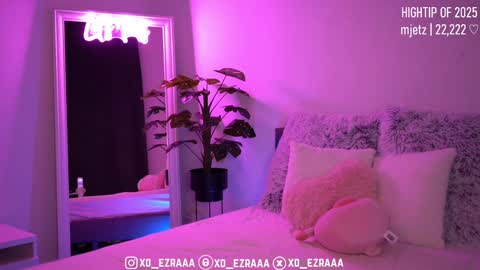 Ezra online show from December 2025 10:15:01 PM