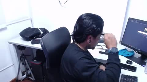 camilo  online show from April 2026 08:39:01 PM