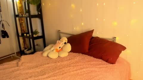 Snapshot of faeriehaze chatting on February 2026 01:04:01 PM Kai online show from February 2026 01:04:01 PM