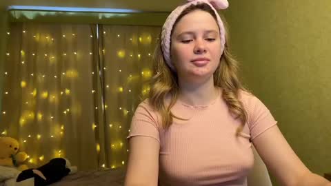 Snapshot of fairyilona chatting on December 2024 07:35:02 AM Ilona online show from December 2024 07:35:02 AM