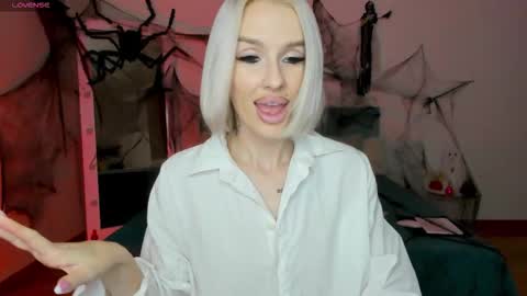 Snapshot of fallen1_angel chatting on October 2025 11:20:02 PM Lana online show from October 2025 11:20:02 PM