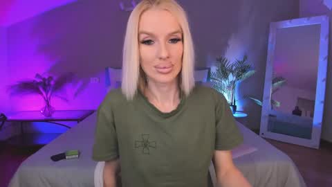 Snapshot of fallen1_angel chatting on April 2026 09:43:01 PM Lana online show from April 2026 09:43:01 PM