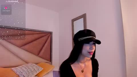 Snapshot of faloonroussel chatting on December 2025 01:00:01 AM Faloon online show from December 2025 01:00:01 AM