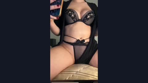 Snapshot of fancy_girl2424 chatting on January 2025 01:23:01 AM fancy_girl2424 online show from January 2025 01:23:01 AM