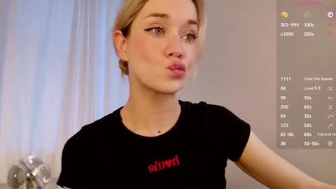 Snapshot of fancyamelia chatting on October 2025 01:19:01 PM fancyamelia online show from October 2025 01:19:01 PM