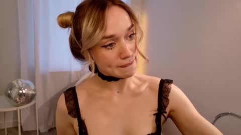 Snapshot of fancyamelia chatting on October 2025 12:36:02 PM fancyamelia online show from October 2025 12:36:02 PM