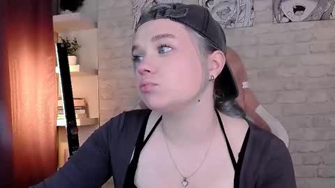 Snapshot of fancybella chatting on October 2025 01:54:01 PM Bella online show from October 2025 01:54:01 PM