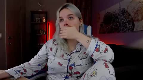 Snapshot of fancybella chatting on November 2025 11:07:01 AM Bella online show from November 2025 11:07:01 AM