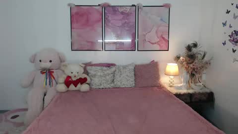 Layla online show from December 2024 04:08:02 AM