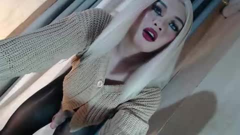 DANIELLA - DONT FORGET TO GIVE ME A THUMBSU UP online show from May 2026 04:57:04 PM