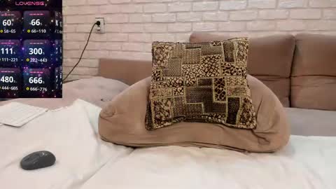 Snapshot of farah_vvv chatting on April 2026 08:09:02 AM farah online show from April 2026 08:09:02 AM