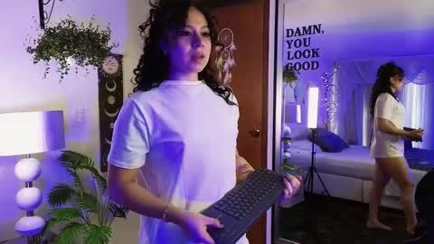 Farah online show from November 2025 12:04:02 PM