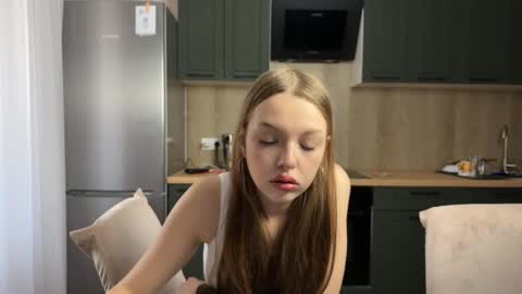 Anna Scovich online show from October 2025 12:50:01 PM