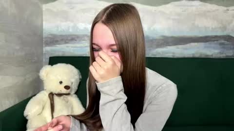 Anna Scovich online show from November 2025 12:39:02 PM