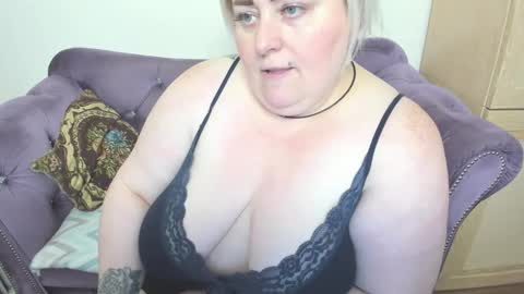 fashiona online show from October 2025 01:42:02 PM