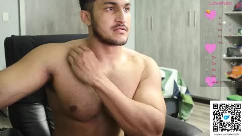 Snapshot of fatherfly001 chatting on October 2025 04:49:01 PM fatherfly001 online show from October 2025 04:49:01 PM