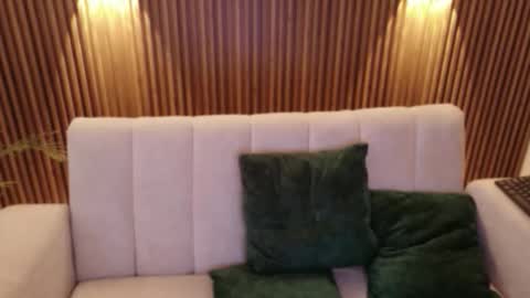 Feelena online show from November 2025 06:41:02 PM