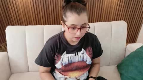 Feelena online show from January 2026 03:28:02 PM