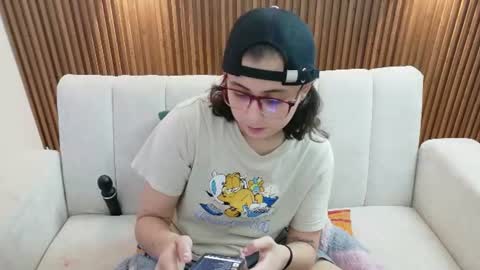 Snapshot of feelina_firesoul chatting on June 2026 03:24:01 PM Feelena online show from June 2026 03:24:01 PM