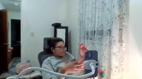 Snapshot of feetnymph chatting on November 2025 04:00:02 AM Soley online show from November 2025 04:00:02 AM