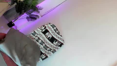 Snapshot of feisty_woman chatting on December 2024 11:36:01 AM Prianka online show from December 2024 11:36:01 AM