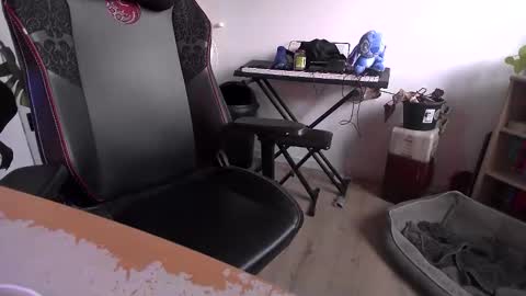 fem_alice_louis_dom online show from April 2026 06:16:01 PM