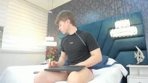 Femboy Max online show from May 2026 11:28:01 AM