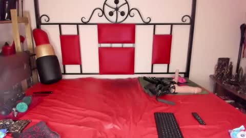 Snapshot of femdom_princess18 chatting on October 2025 11:38:02 PM Princess18 online show from October 2025 11:38:02 PM