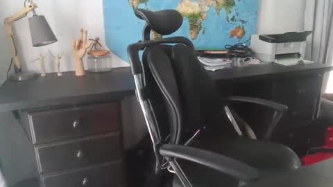 Snapshot of femdomsubby chatting on March 2026 05:09:02 AM femdomsubby online show from March 2026 05:09:02 AM