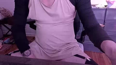 Snapshot of femme_mystique chatting on November 2025 09:10:01 AM femme_mystique online show from November 2025 09:10:01 AM