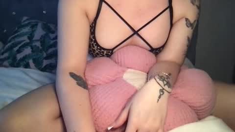 Snapshot of femmefatalebabe chatting on February 2026 08:34:02 PM online show from February 2026 08:34:02 PM