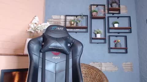 Snapshot of femnoa chatting on February 2026 05:52:01 PM Noa online show from February 2026 05:52:01 PM