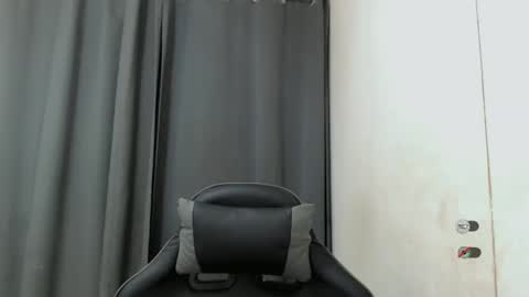 Snapshot of femylove chatting on February 2025 04:57:02 AM YOUR BEAUTIFUL ASIANFHEMY online show from February 2025 04:57:02 AM