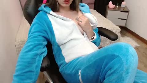 Alejandra online show from February 2025 08:28:01 AM