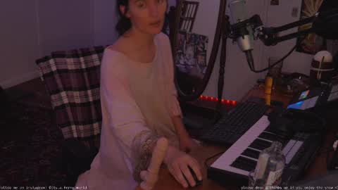 Snapshot of fernydew chatting on February 2025 11:55:01 AM Fern next stream 430pm Monday PST online show from February 2025 11:55:01 AM