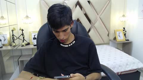 FER PHOENIX online show from February 2025 09:54:02 AM