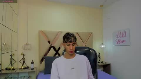 FER PHOENIX online show from October 2025 03:18:01 AM