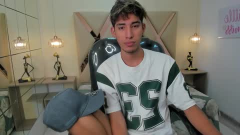 FER PHOENIX online show from December 2025 03:44:02 AM