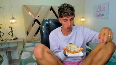 FER PHOENIX online show from December 2025 04:08:01 AM