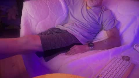 Snapshot of ff_pig chatting on November 2025 06:47:01 AM ff_pig online show from November 2025 06:47:01 AM