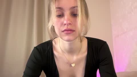 Snapshot of fflloowweerr chatting on January 2025 10:49:01 AM Lisa online show from January 2025 10:49:01 AM