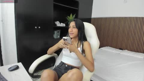 Freyja  online show from November 2025 06:09:02 PM