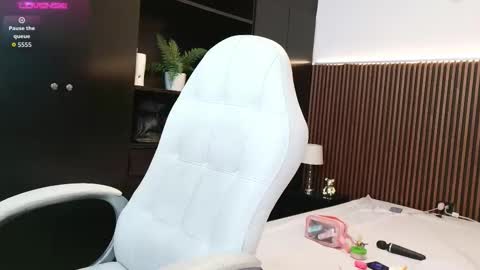 Snapshot of ffreyja_ chatting on February 2026 04:22:02 PM Freyja online show from February 2026 04:22:02 PM