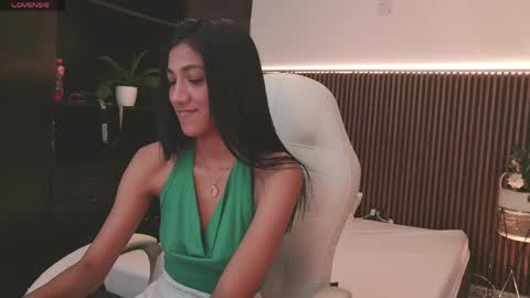 Snapshot of ffreyja_ chatting on April 2026 12:11:02 AM Freyja online show from April 2026 12:11:02 AM