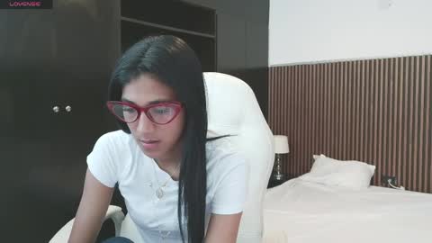 Snapshot of ffreyja_ chatting on April 2026 06:27:02 PM Freyja online show from April 2026 06:27:02 PM