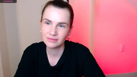 Mia online show from July 2026 12:33:01 PM